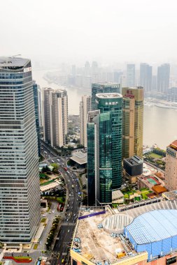 Şangay, Çin - Mar 31, 2016: Oriental Pearl Radyo ve Tv Kulesi'nden Şangay binalarının görünümü.