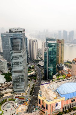 Şangay, Çin - Mar 31, 2016: Oriental Pearl Radyo ve Tv Kulesi'nden Şangay binalarının görünümü.