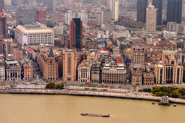 Şangay, Çin - Mar 31, 2016: Oriental Pearl Radyo ve Tv Kulesi'nden Şangay binalarının görünümü.