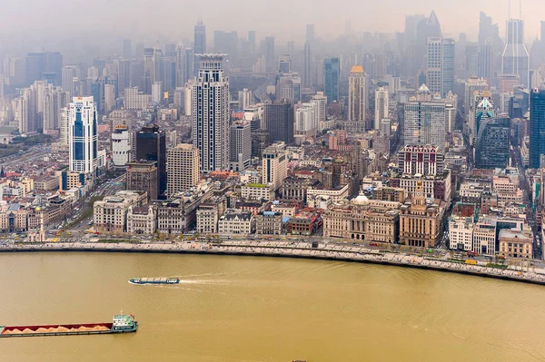 Şangay, Çin - Mar 31, 2016: Oriental Pearl Radyo ve Tv Kulesi'nden Şangay binalarının görünümü.