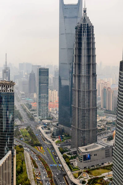 2016年3月31日 オリエンタルパールラジオとテレビタワーからの上海の建物の眺め — ストック写真