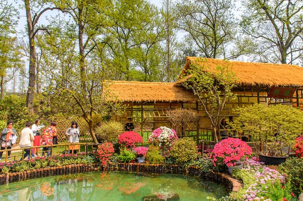 Suzhou Kína Ápr 2016 Ismeretlen Turisták Szerény Adminisztrátor Garden Kínai — Stock Fotó