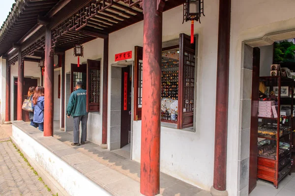 Suzhou, Çin - Nis 1, 2016: Mütevazı Yönetici Bahçesi, Suzhou bir Çin bahçesi, Unesco Dünya Mirası