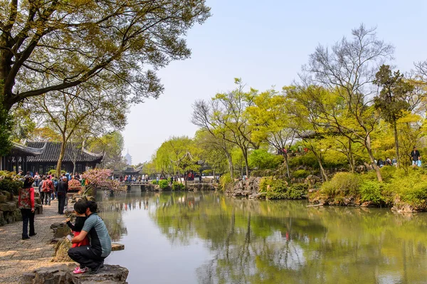 Suzhou, Çin - Nis 1, 2016: Mütevazı Yönetici Bahçesi, Suzhou bir Çin bahçesi, Unesco Dünya Mirası