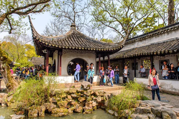 Suzhou, Çin - Nis 1, 2016: Mütevazı Yönetici Bahçesi, Suzhou bir Çin bahçesi, Unesco Dünya Mirası