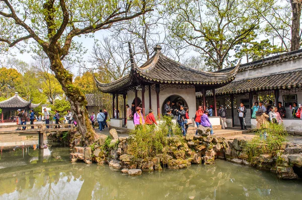 Suzhou, Çin - Nis 1, 2016: Mütevazı Yönetici Bahçesi, Suzhou bir Çin bahçesi, Unesco Dünya Mirası