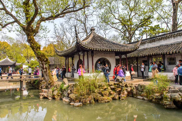 Suzhou, Çin - Nis 1, 2016: Mütevazı Yönetici Bahçesi, Suzhou bir Çin bahçesi, Unesco Dünya Mirası