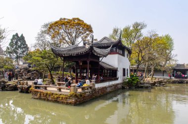 Suzhou, Çin - Nis 1, 2016: Mütevazı Yönetici Bahçesi'nde Pagoda, Suzhou bir Çin bahçesi, Unesco Dünya Mirası
