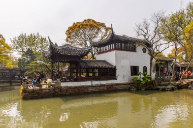 Suzhou, Çin - Nis 1, 2016: Mütevazı Yönetici Bahçesi'nde Pagoda, Suzhou bir Çin bahçesi, Unesco Dünya Mirası