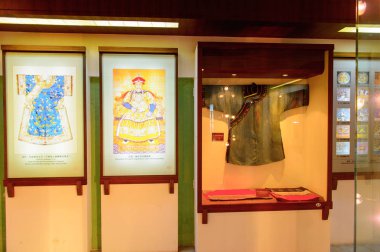 Suzhou, Çin - Nis 1, 2016: Suzhou, Çin'de ipek müzesi, fabrika ve dükkan. Popüler turistik yerlerinden biri