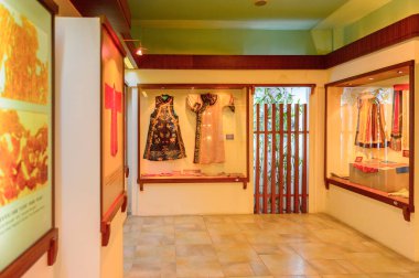 Suzhou, Çin - Nis 1, 2016: Suzhou, Çin'de ipek müzesi, fabrika ve dükkan. Popüler turistik yerlerinden biri