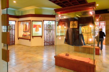 Suzhou, Çin - Nis 1, 2016: Suzhou, Çin'de ipek müzesi, fabrika ve dükkan. Popüler turistik yerlerinden biri