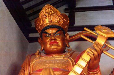 Suzhou, Çin - Nis 1, 2016: Guardian Suzhou Bao'en Tapınağı kompleksinde, Jiangsu Eyaleti, Çin. Çin'deki Buda tapınaklarından biri