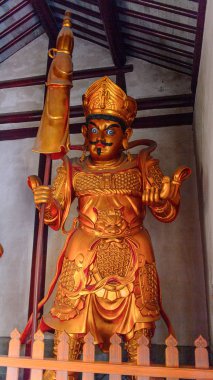 Suzhou, Çin - Nis 1, 2016: Guardian Suzhou Bao'en Tapınağı kompleksinde, Jiangsu Eyaleti, Çin. Çin'deki Buda tapınaklarından biri