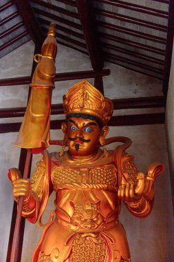 Suzhou, Çin - Nis 1, 2016: Guardian Suzhou Bao'en Tapınağı kompleksinde, Jiangsu Eyaleti, Çin. Çin'deki Buda tapınaklarından biri