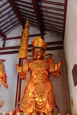 Suzhou, Çin - Nis 1, 2016: Guardian Suzhou Bao'en Tapınağı kompleksinde, Jiangsu Eyaleti, Çin. Çin'deki Buda tapınaklarından biri