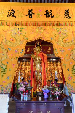 Suzhou, Çin - Nis 1, 2016: Kuzey Tapınağı Pagoda'daki Buda heykeli (Beisi Pagoda) Suzhou'daki Bao'en Tapınağı kompleksinde, Jiangsu Eyaleti, Çin.