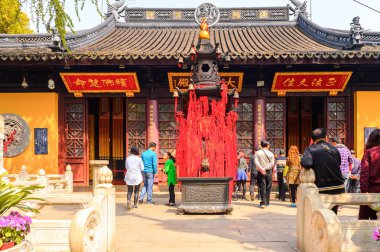 Suzhou, Çin - Nis 1, 2016: Suzhou Bao'en Tapınak kompleksi, Jiangsu Eyaleti, Çin. Çin'deki Buda tapınaklarından biri