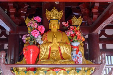 Suzhou, Çin - Nis 1, 2016: Kuzey Tapınağı Pagoda'daki Buda heykeli (Beisi Pagoda) Suzhou'daki Bao'en Tapınağı kompleksinde, Jiangsu Eyaleti, Çin.
