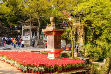 Suzhou, Çin - Nis 1, 2016: Suzhou Tiger tepe görme Doğası, Çin. Doğal güzelliği ve tarihi yerleri ile ünlüdür..