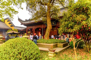 Hangzhou, Çin - Nis 2, 2016: Lingyin Tapınağı'ndaki Buda pgazlarından biri (Ruhun İnzivası Tapınağı) kompleksi. Çin'in en büyük ve en zengin Budist tapınaklarından biri