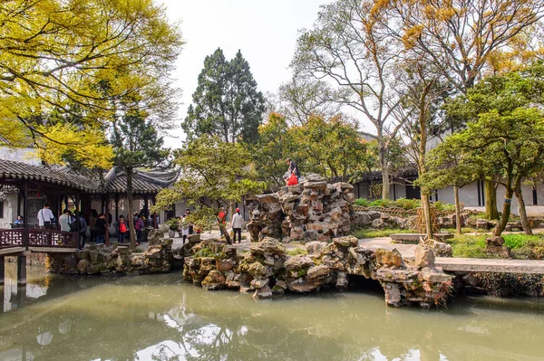 Suzhou, Çin - Nis 1, 2016: Mütevazı Yönetici Bahçesi, Suzhou bir Çin bahçesi, Unesco Dünya Mirası