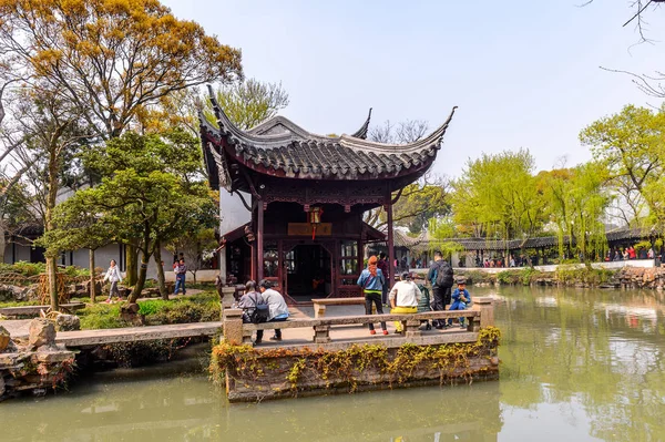 Suzhou, Çin - Nis 1, 2016: Mütevazı Yönetici Bahçesi, Suzhou bir Çin bahçesi, Unesco Dünya Mirası