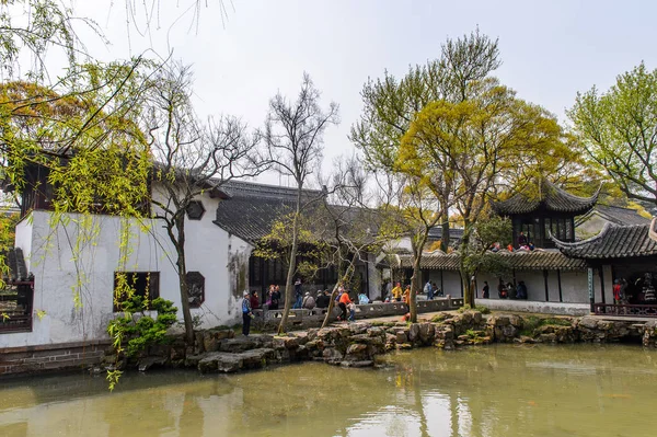 Suzhou, Çin - Nis 1, 2016: Mütevazı Yönetici Bahçesi, Suzhou bir Çin bahçesi, Unesco Dünya Mirası