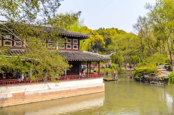 Suzhou, Çin - Nis 1, 2016: Mütevazı Yönetici Bahçesi, Suzhou bir Çin bahçesi, Unesco Dünya Mirası