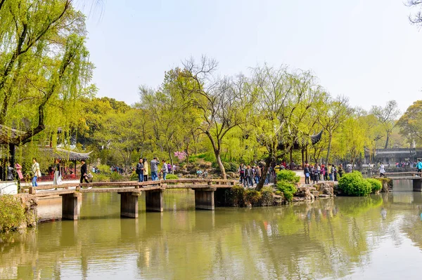 Сучжоу Китай Apr 2016 Неизвестные Туристы Саду Скромного Администратора Китайский — стоковое фото