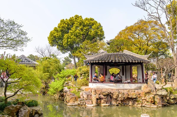 Suzhou, Çin - Nis 1, 2016: Mütevazı Yönetici Bahçesi, Suzhou bir Çin bahçesi, Unesco Dünya Mirası