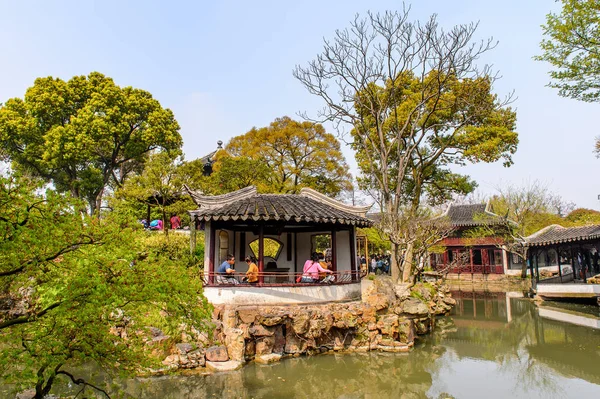 Suzhou, Çin - Nis 1, 2016: Mütevazı Yönetici Bahçesi, Suzhou bir Çin bahçesi, Unesco Dünya Mirası