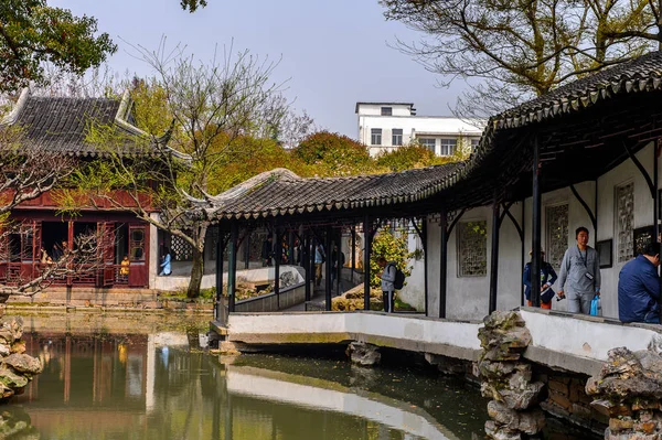Suzhou, Çin - Nis 1, 2016: Mütevazı Yönetici Bahçesi, Suzhou bir Çin bahçesi, Unesco Dünya Mirası