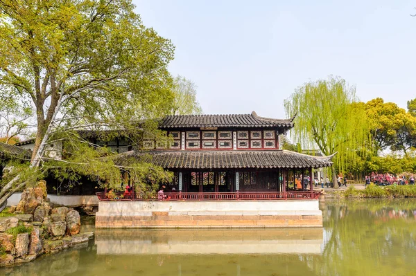 Suzhou, Çin - Nis 1, 2016: Mütevazı Yönetici Bahçesi, Suzhou bir Çin bahçesi, Unesco Dünya Mirası