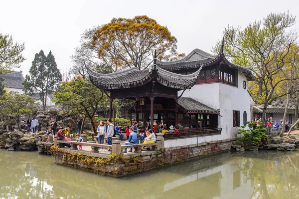 Suzhou, Çin - Nis 1, 2016: Mütevazı Yönetici Bahçesi, Suzhou bir Çin bahçesi, Unesco Dünya Mirası