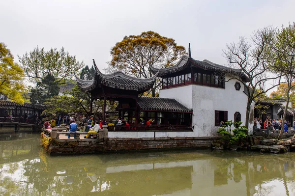 Suzhou, Çin - Nis 1, 2016: Mütevazı Yönetici Bahçesi, Suzhou bir Çin bahçesi, Unesco Dünya Mirası