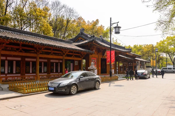 Suzhou, Çin - Nis 1, 2016: Suzhou Bao'en Tapınak kompleksi, Jiangsu Eyaleti, Çin. Çin'deki Buda tapınaklarından biri