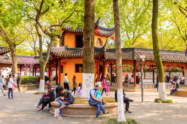 Suzhou, Çin - Nis 1, 2016: Suzhou Bao'en Tapınak kompleksi, Jiangsu Eyaleti, Çin. Çin'deki Buda tapınaklarından biri