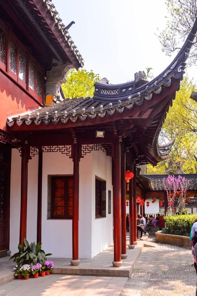 Suzhou, Çin - Nis 1, 2016: Suzhou Bao'en Tapınak kompleksi, Jiangsu Eyaleti, Çin. Çin'deki Buda tapınaklarından biri