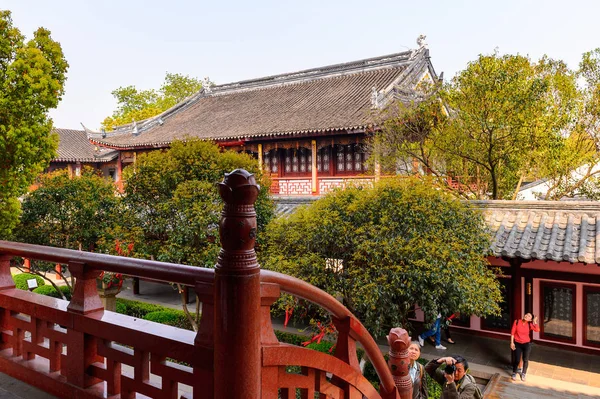 Suzhou, Çin - Nis 1, 2016: Suzhou Bao'en Tapınak kompleksi, Jiangsu Eyaleti, Çin. Çin'deki Buda tapınaklarından biri