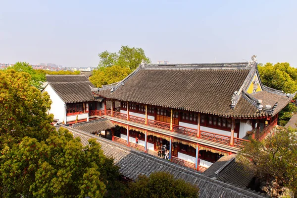 Suzhou, Çin - Nis 1, 2016: Suzhou Bao'en Tapınak kompleksi, Jiangsu Eyaleti, Çin. Çin'deki Buda tapınaklarından biri