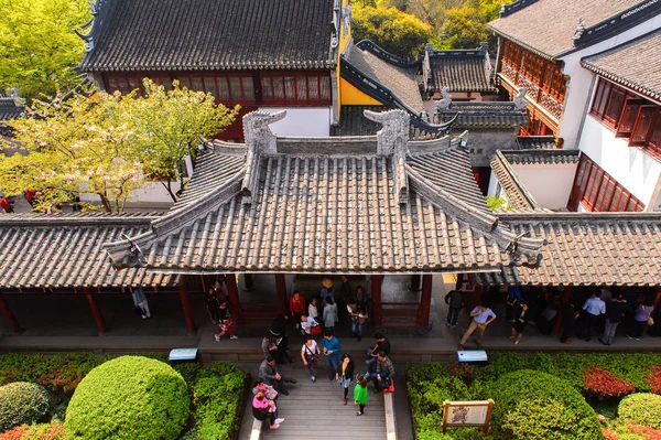 Suzhou, Çin - Nis 1, 2016: Suzhou Bao'en Tapınak kompleksi, Jiangsu Eyaleti, Çin. Çin'deki Buda tapınaklarından biri