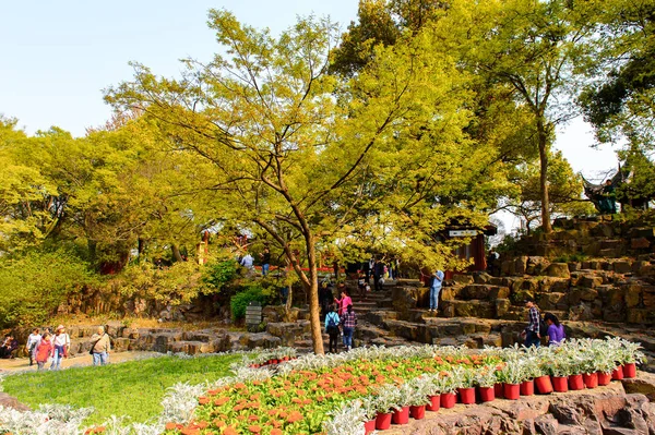 Suzhou, Çin - Nis 1, 2016: Suzhou Tiger tepe görme Doğası, Çin. Doğal güzelliği ve tarihi yerleri ile ünlüdür..