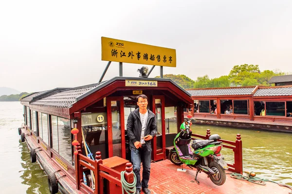 Hangzhou China Apr 2016 Perahu Tradisional Tiongkok Danau Barat Danau — Stok Foto