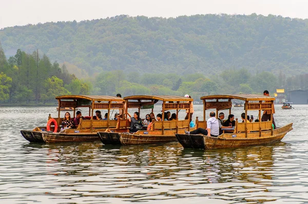 Hangzhou China Abr 2016 Barco Chino Tradicional Lago Oeste Lago — Foto de Stock