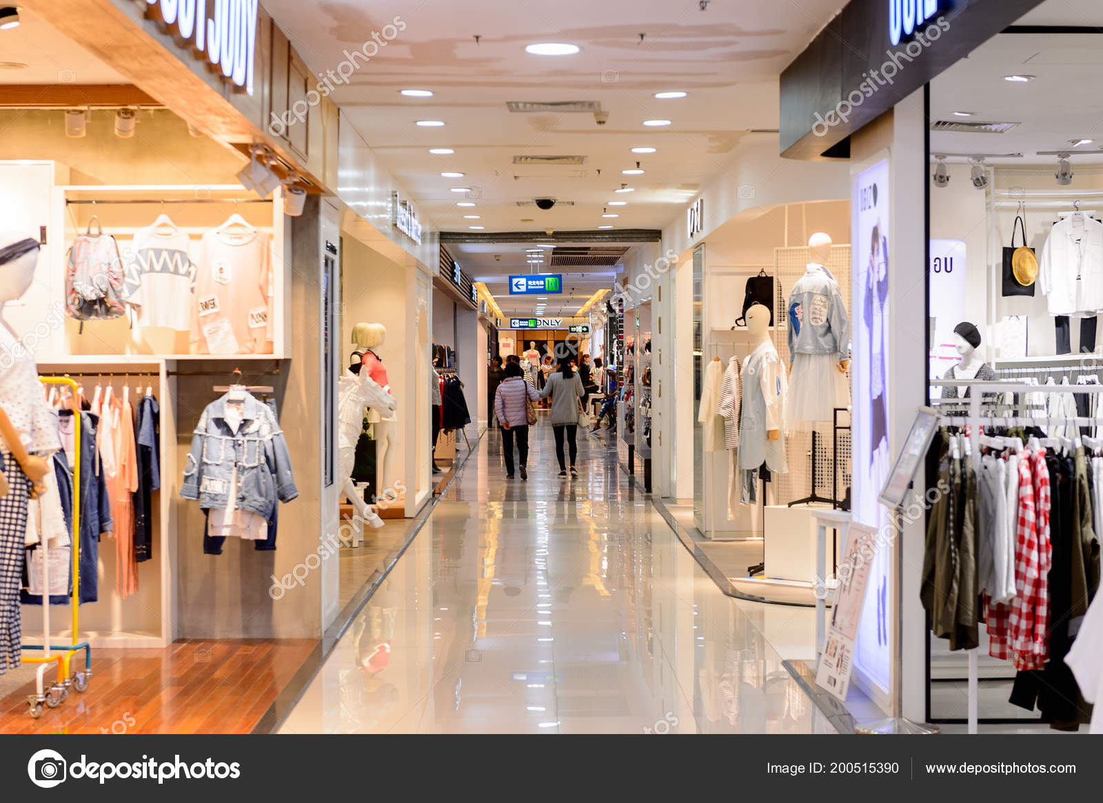 Шангай Китай Торговый Центр New World Emporium Шанхае Китай.