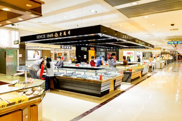 2016年4月3日 南京路に位置する中国 上海の新世界エンポリアムショッピングセンター — ストック写真