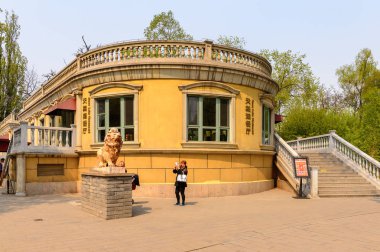 Pekin, Çin - Nis 5, 2016: Pekin Hayvanat Bahçesi, Pekin, Çin'de bir zooloji parkı. 1906 yılında kurulan çin'in en eski hayvanat bahçelerinden biridir.