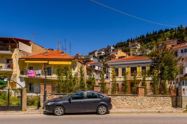 Kastoria, Yunanistan - 21 Nisan 2016: Kastoria Mimarisi, Batı Makedonya, Yunanistan. Şehir birçok Bizans kilisesi, Osmanlı dönemi mimarisi ile ünlüdür.