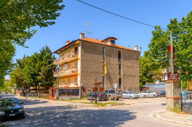 Kastoria, Yunanistan - 21 Nisan 2016: Kastoria Mimarisi, Batı Makedonya, Yunanistan. Şehir birçok Bizans kilisesi, Osmanlı dönemi mimarisi ile ünlüdür.